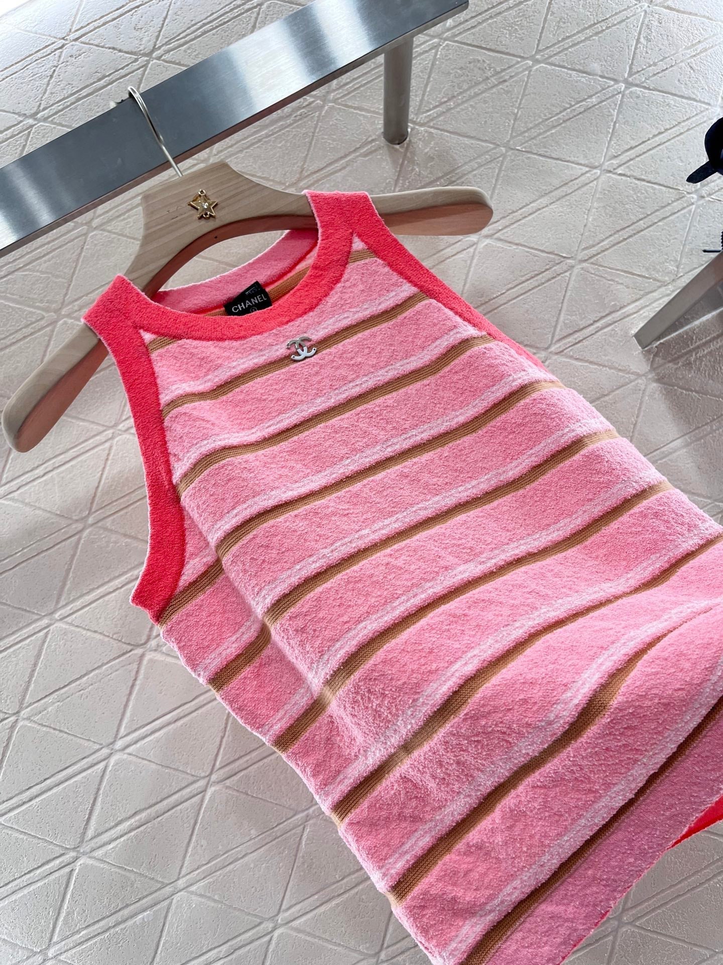 25ss Knitted striped vest