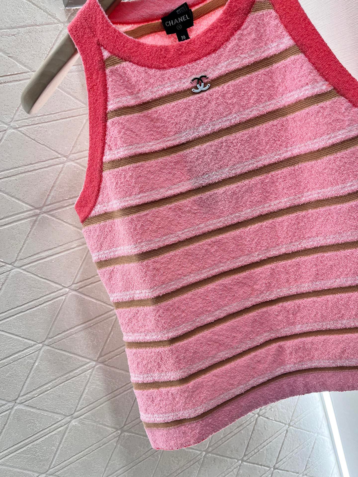 25ss Knitted striped vest