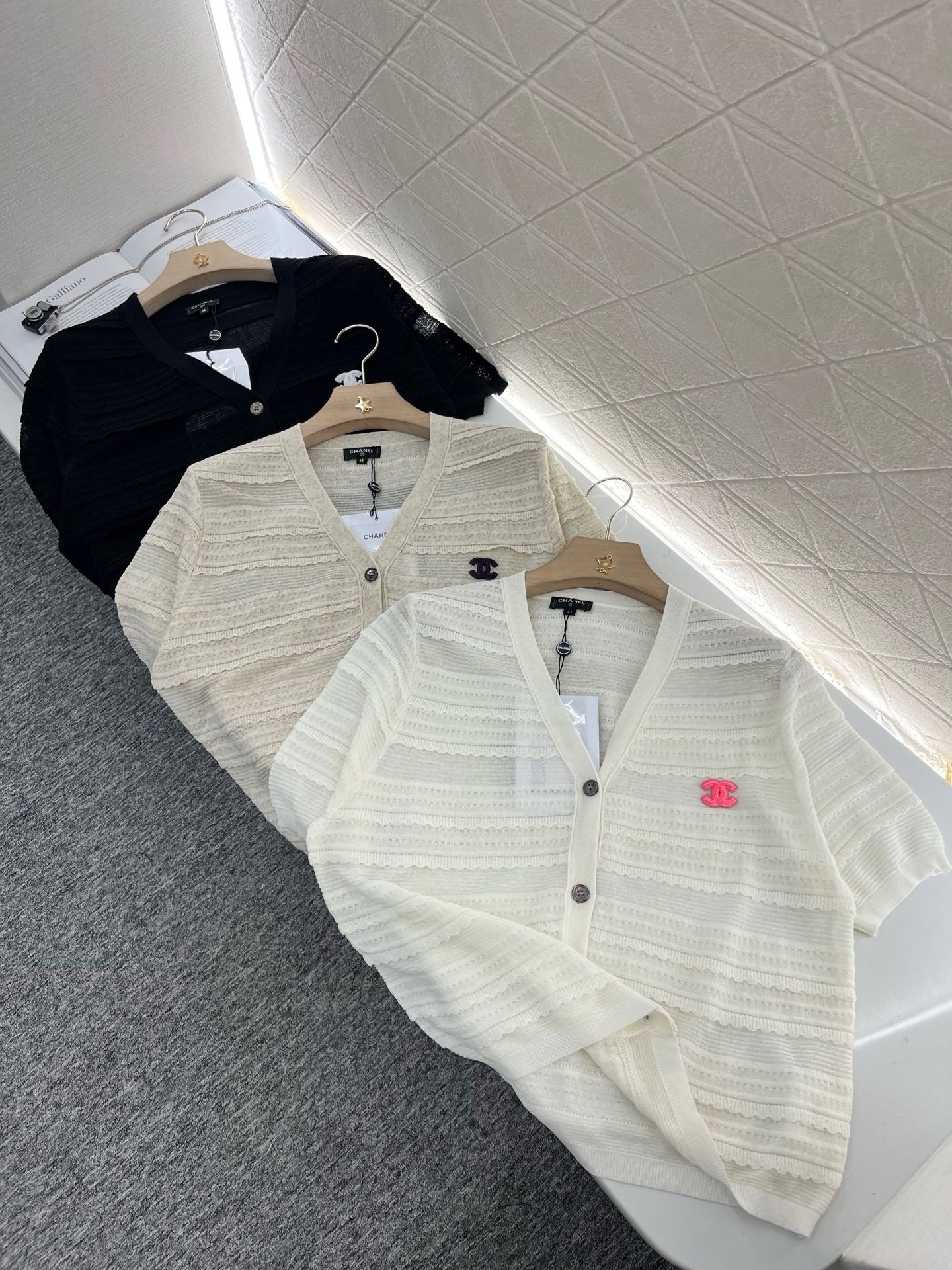 25SS New Lace V-neck Short Sleeve Sweater