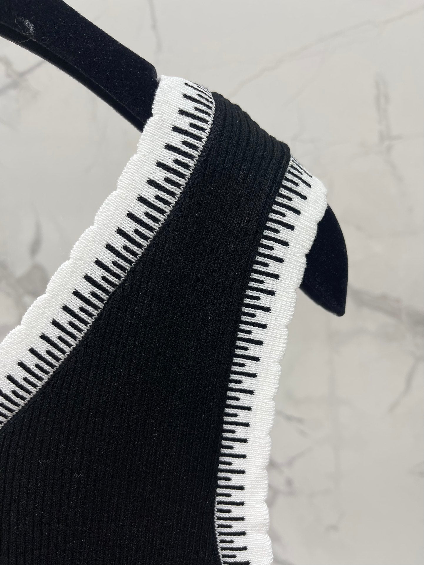 25ss Color blocked diagonal shoulder sleeveless ice silk knit