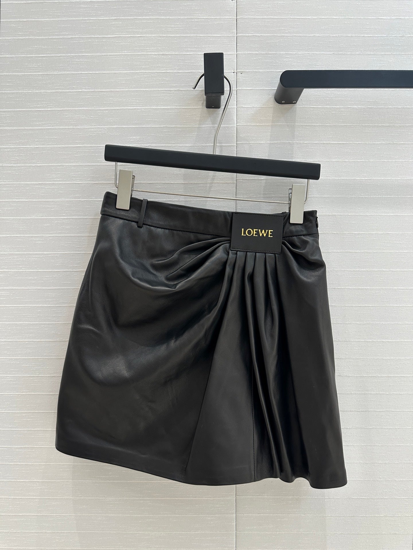 25SS Retro modern and fashionable pleated leather half skirt