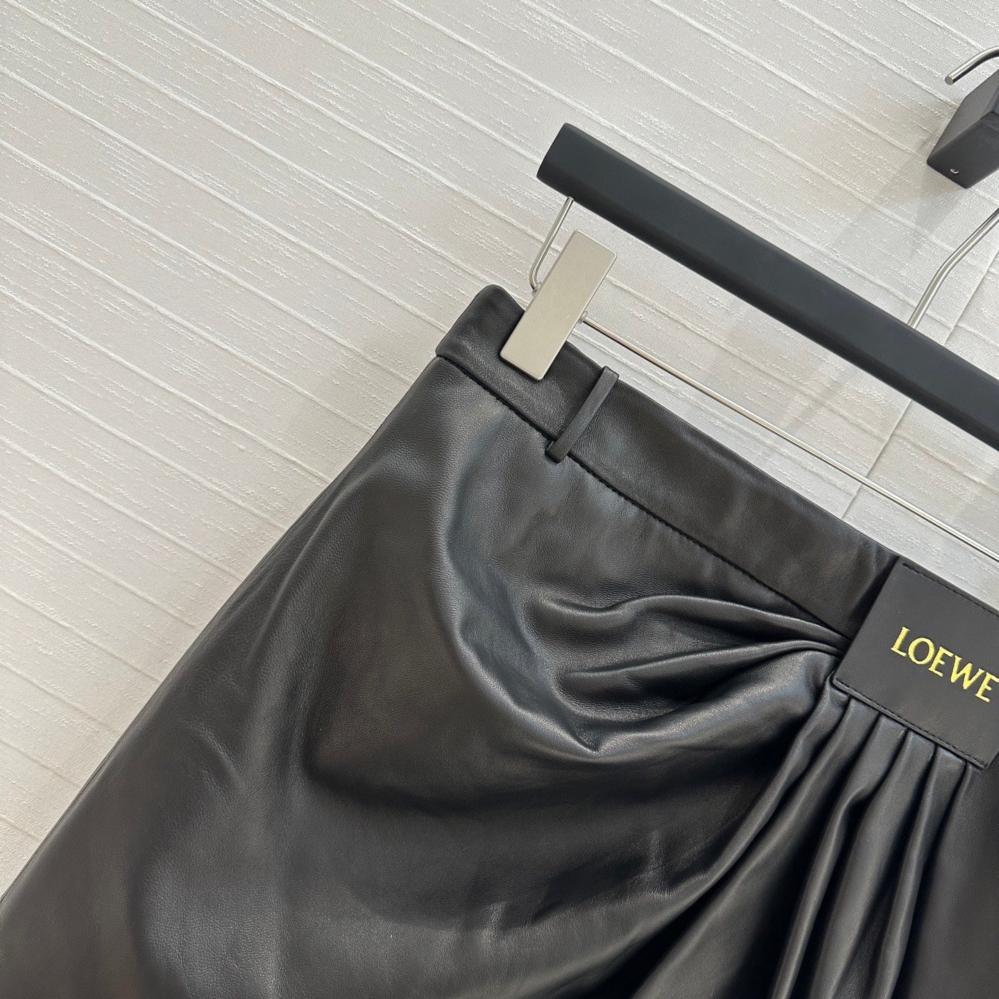 25SS Retro modern and fashionable pleated leather half skirt