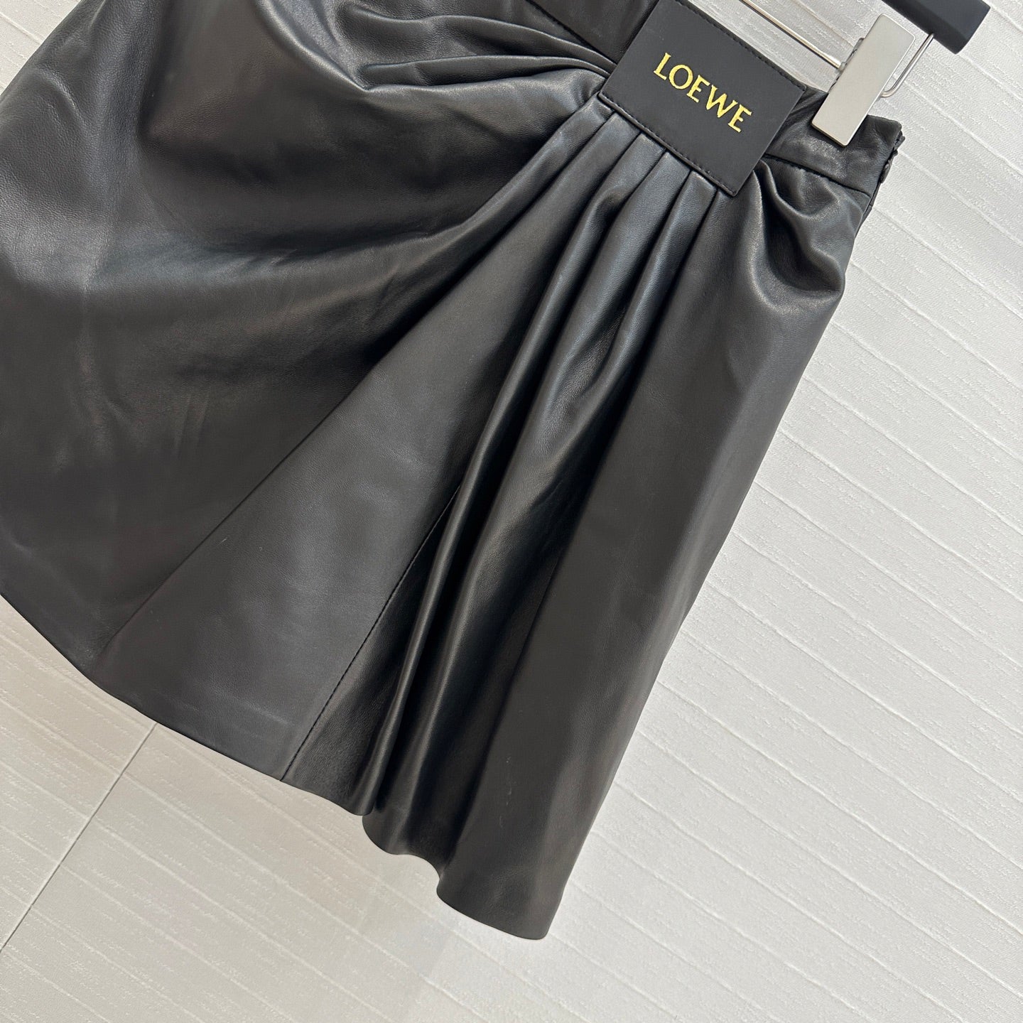 25SS Retro modern and fashionable pleated leather half skirt