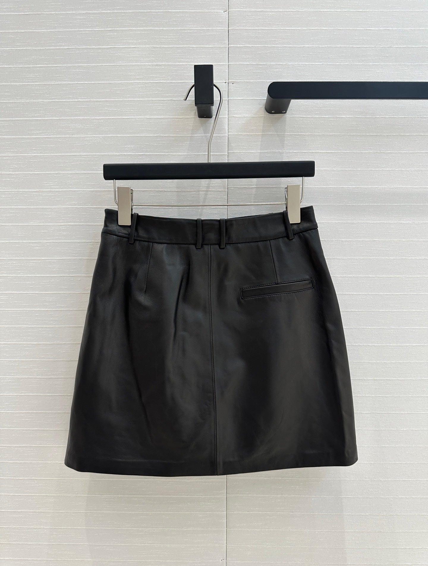 25SS Retro modern and fashionable pleated leather half skirt
