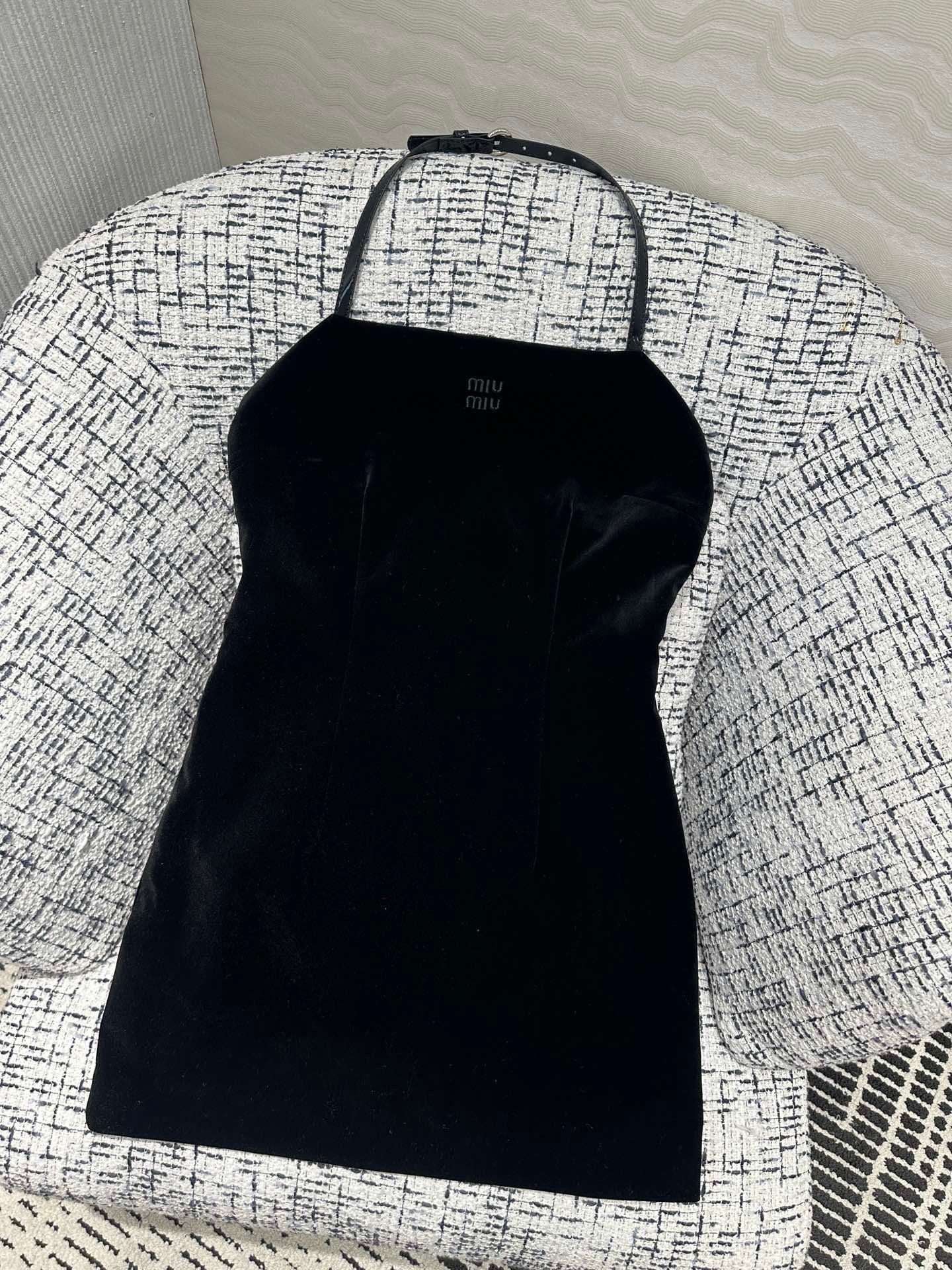 25SS Velvet layered Tian Cai temperament strapless backless skirt