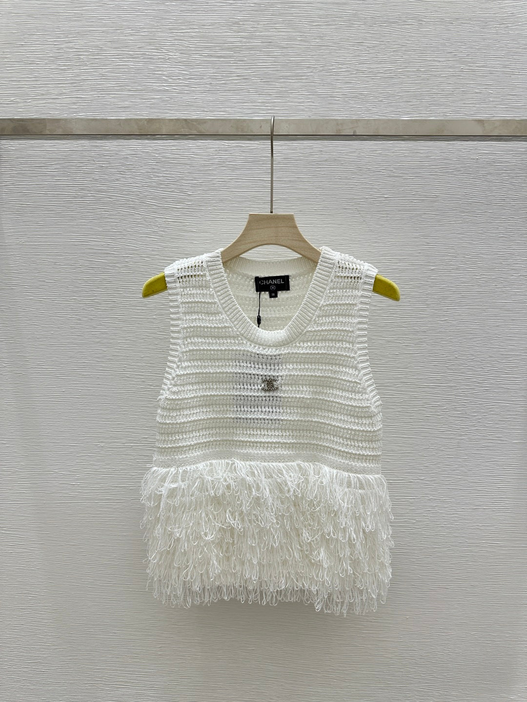 25 New Cutout Knit Splicing Tassel Metal Logo Vest