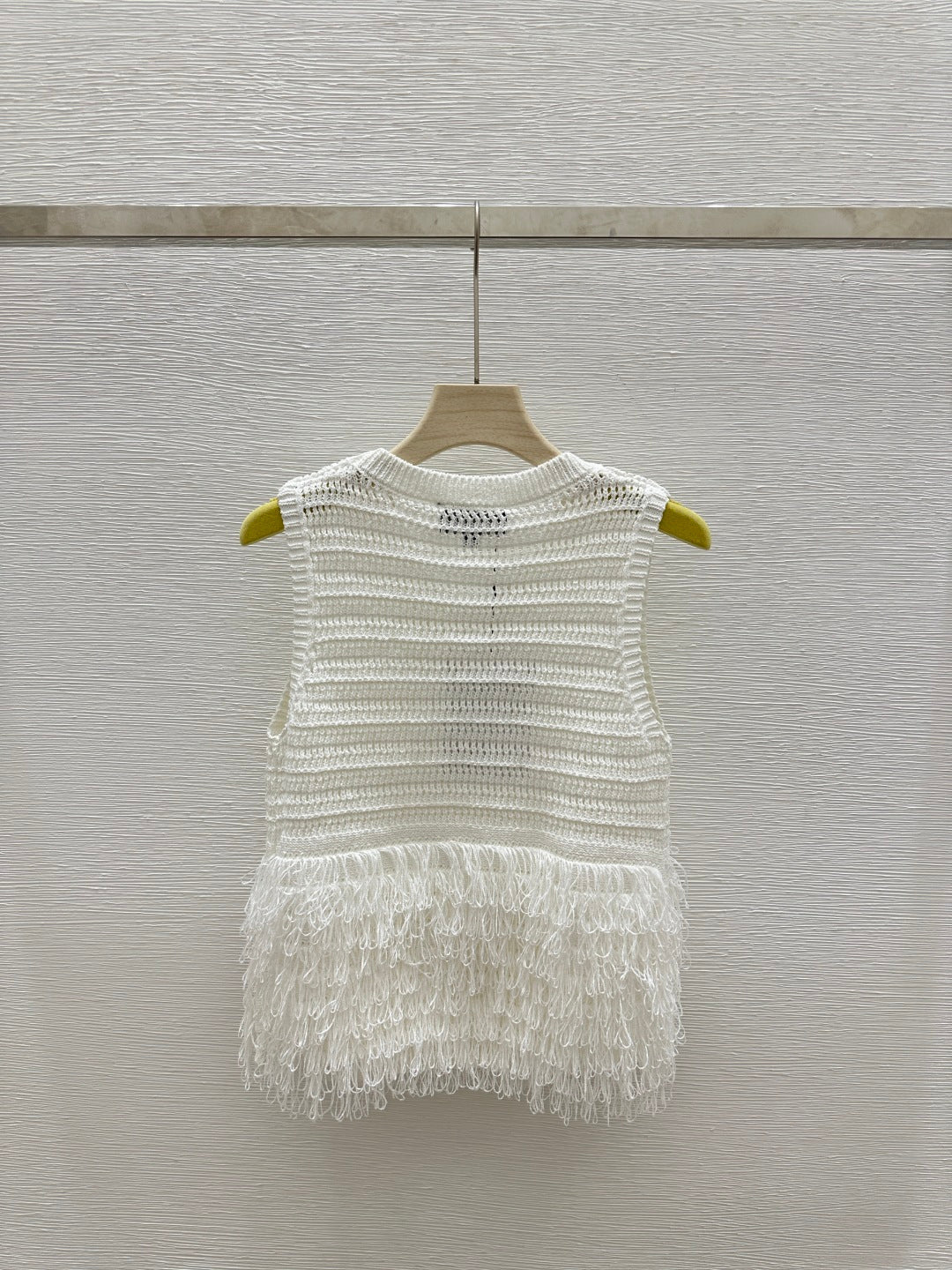 25 New Cutout Knit Splicing Tassel Metal Logo Vest