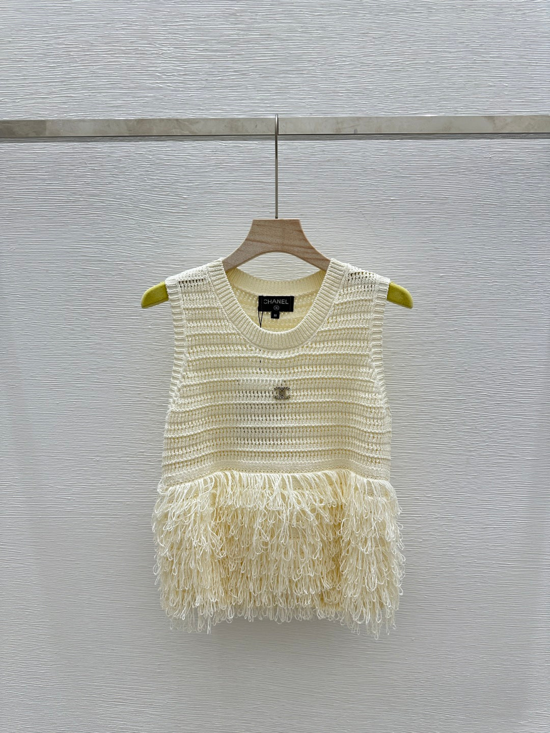 25 New Cutout Knit Splicing Tassel Metal Logo Vest