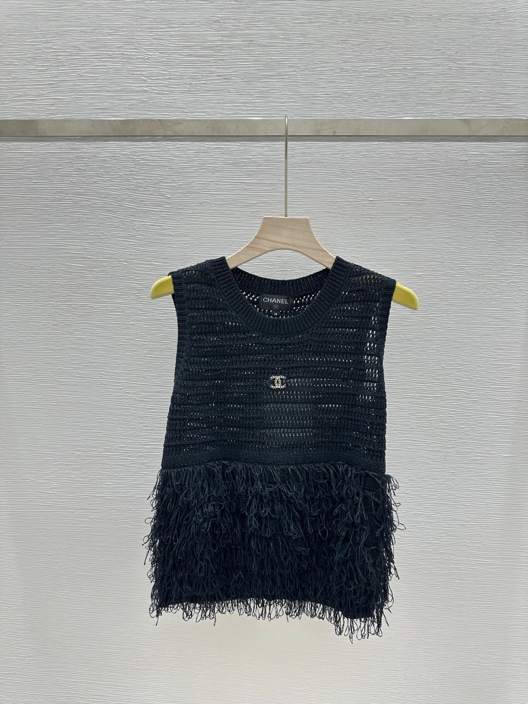 25 New Cutout Knit Splicing Tassel Metal Logo Vest