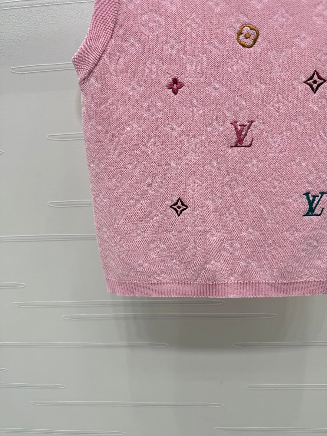 25 Spring and Summer Embroidered Letters Round Neck Knitted Vest
