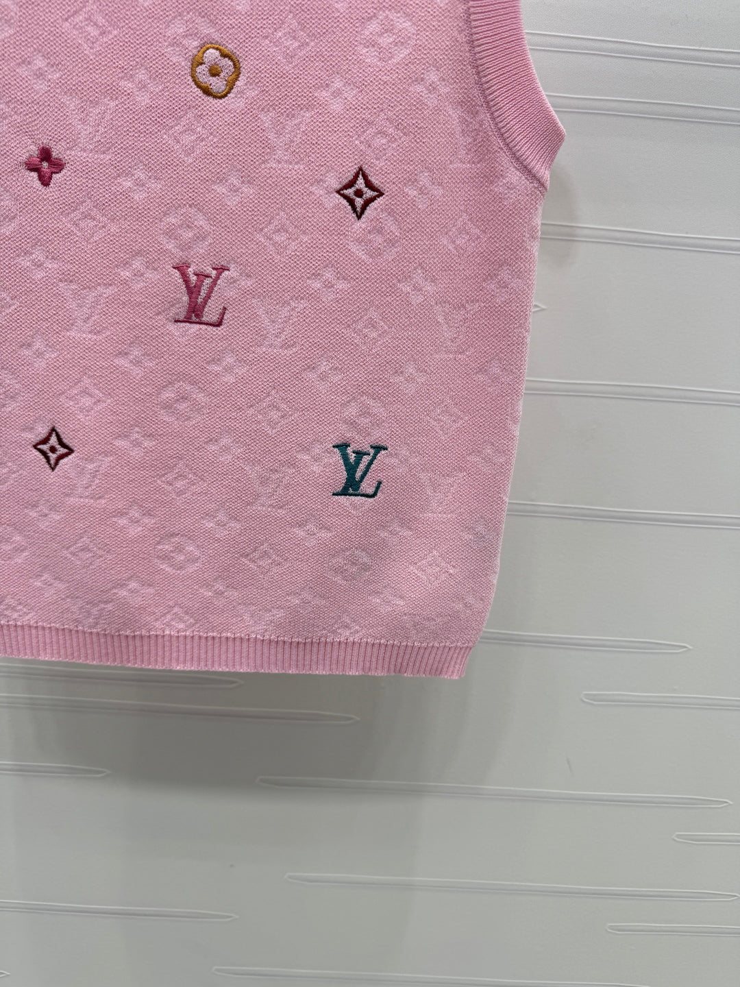 25 Spring and Summer Embroidered Letters Round Neck Knitted Vest