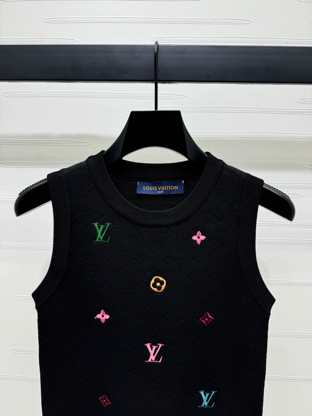 25 Spring and Summer Embroidered Letters Round Neck Knitted Vest
