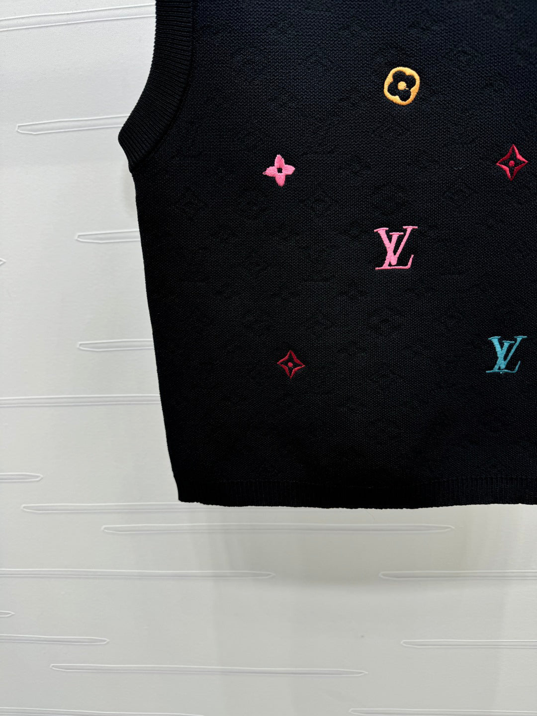 25 Spring and Summer Embroidered Letters Round Neck Knitted Vest