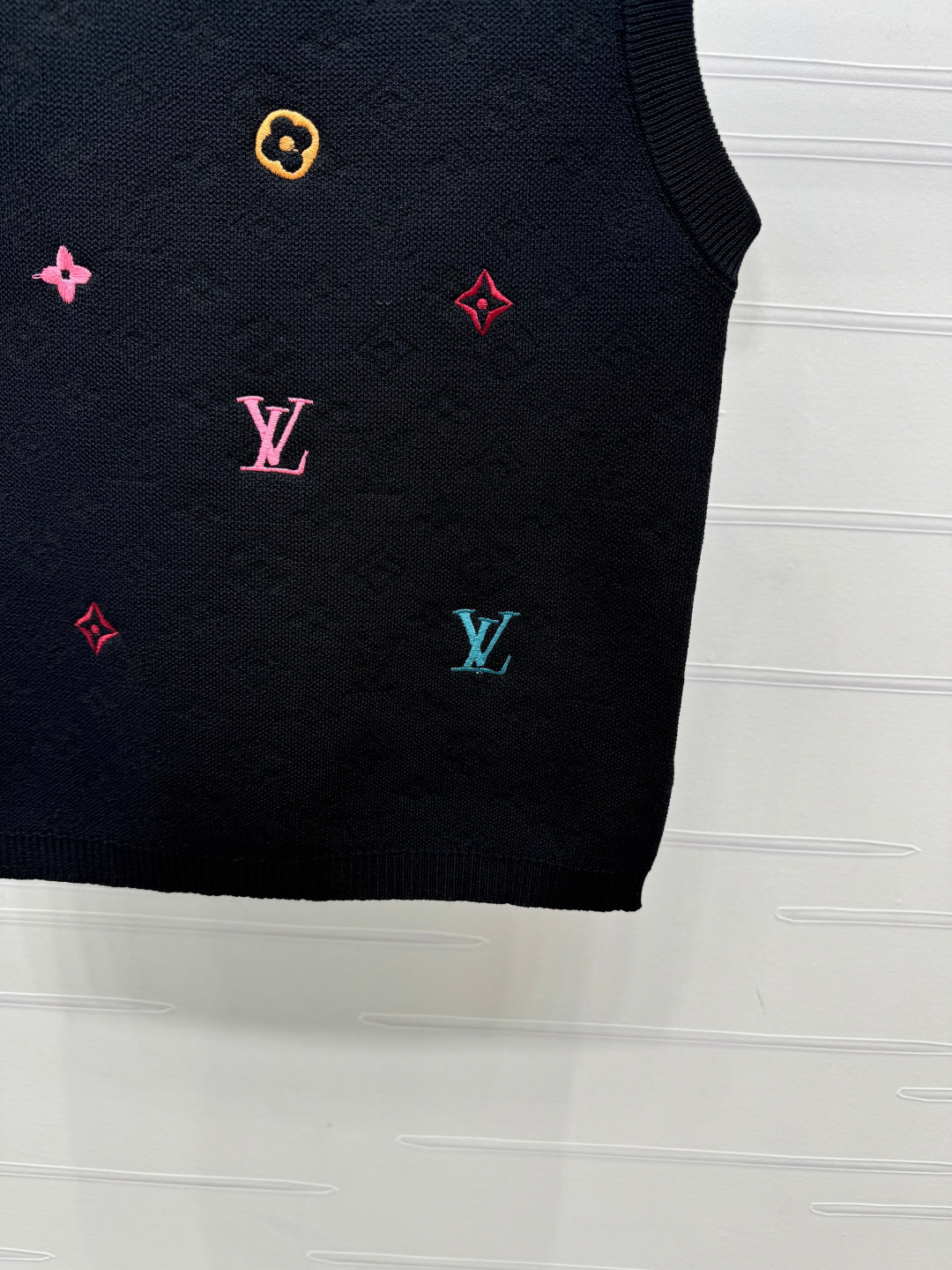 25 Spring and Summer Embroidered Letters Round Neck Knitted Vest