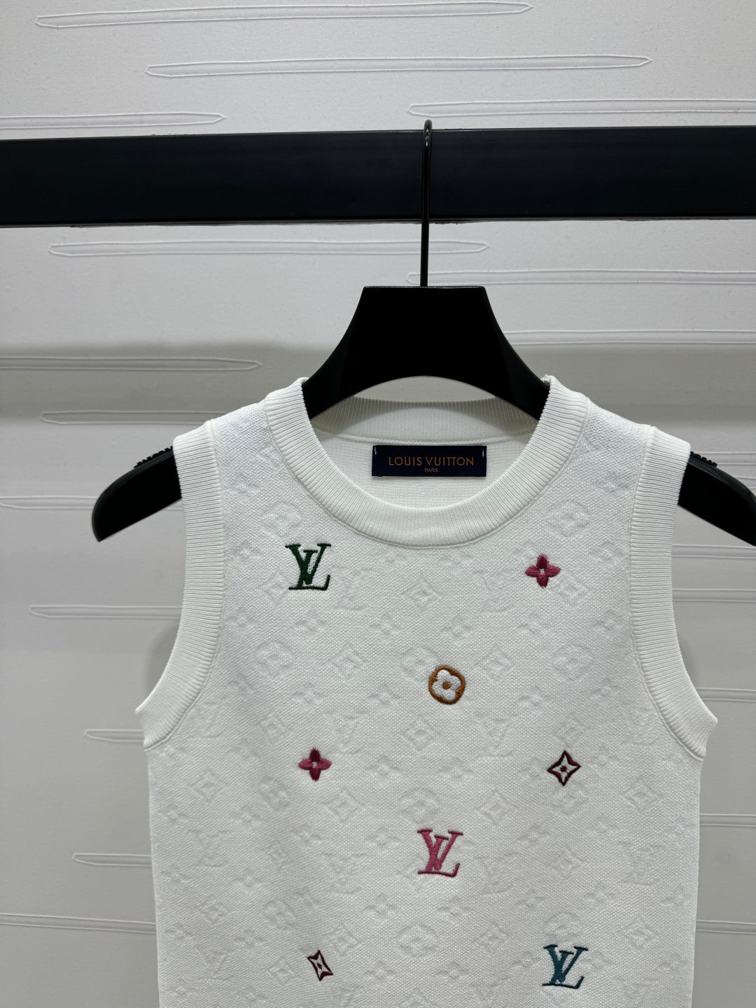 25 Spring and Summer Embroidered Letters Round Neck Knitted Vest