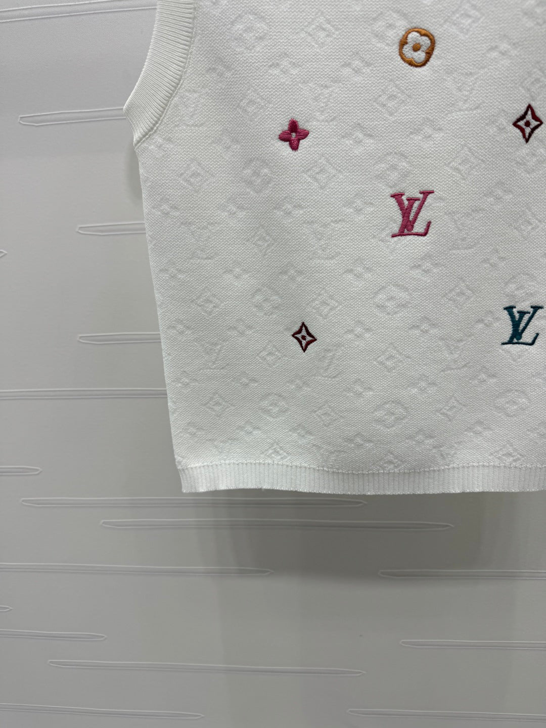 25 Spring and Summer Embroidered Letters Round Neck Knitted Vest