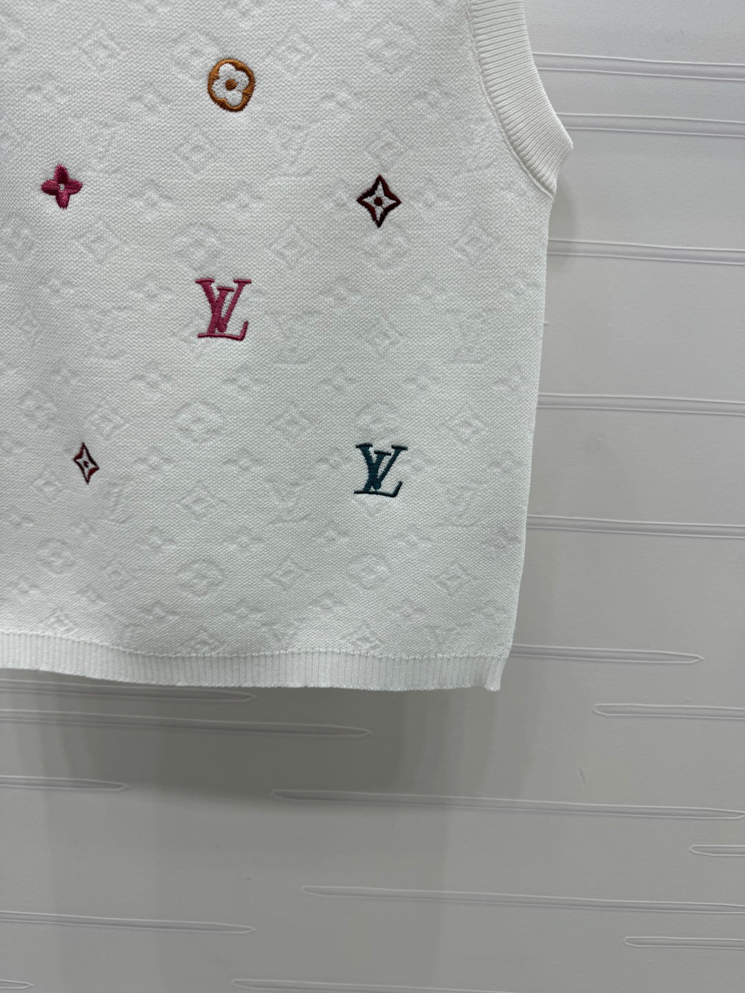 25 Spring and Summer Embroidered Letters Round Neck Knitted Vest