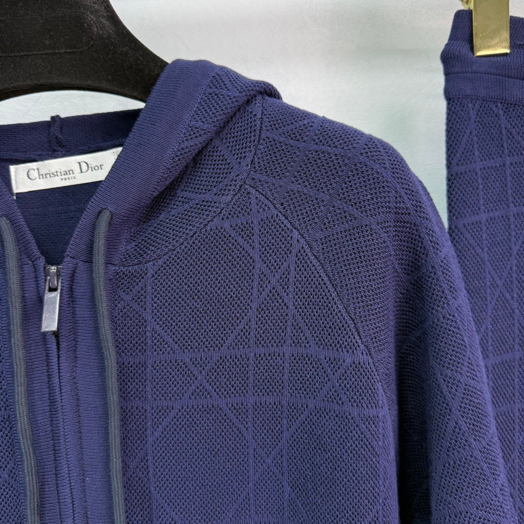 25 new bee embroidery suit
