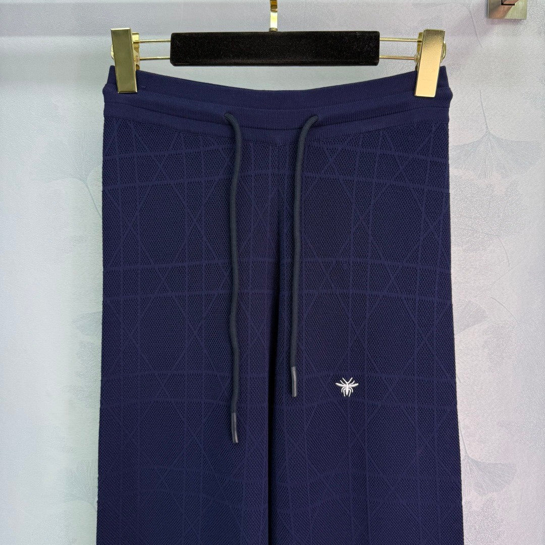 25 new bee embroidery suit