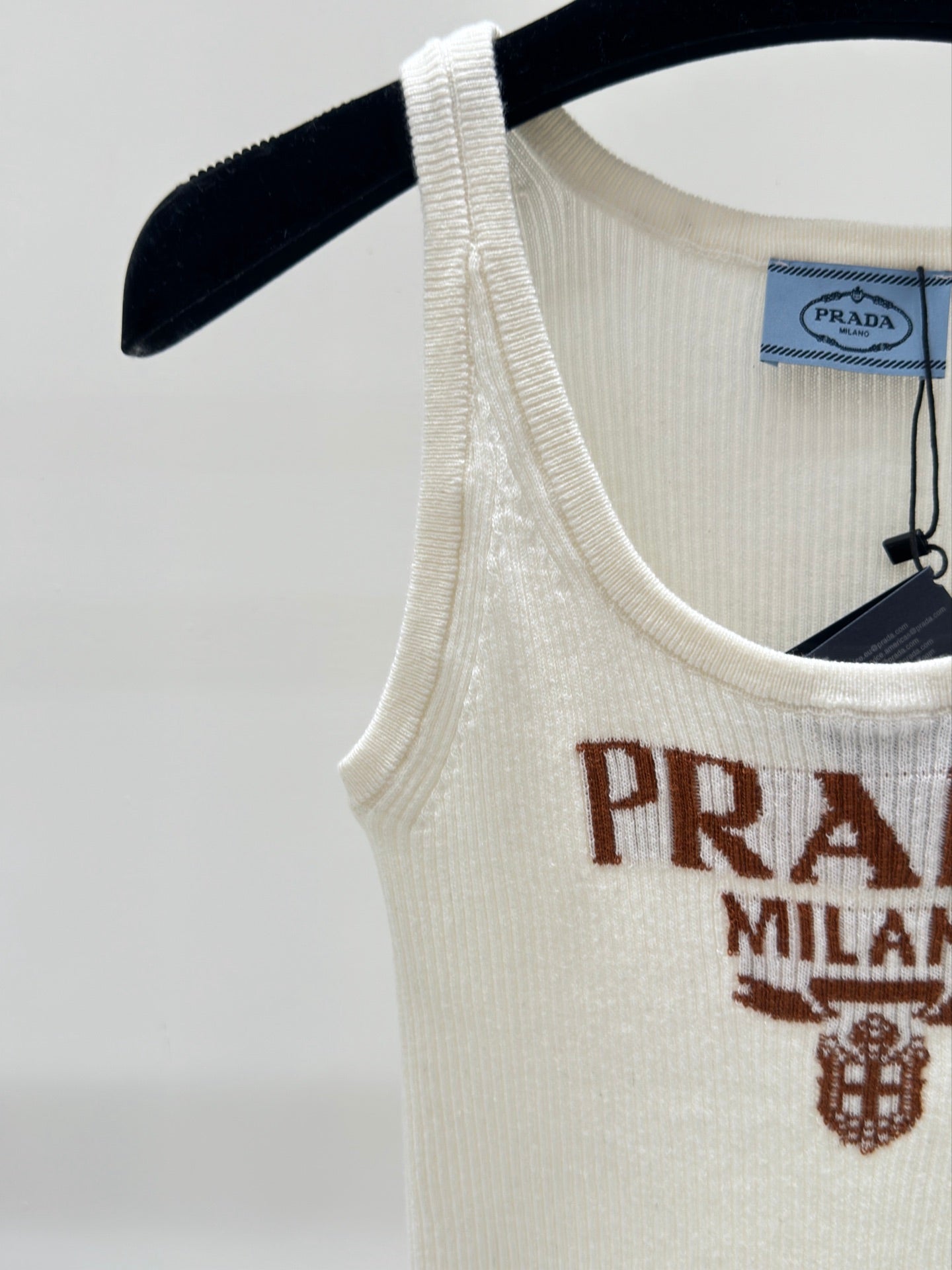 25Kanhua logo temperament small round neck contrasting color design suspender