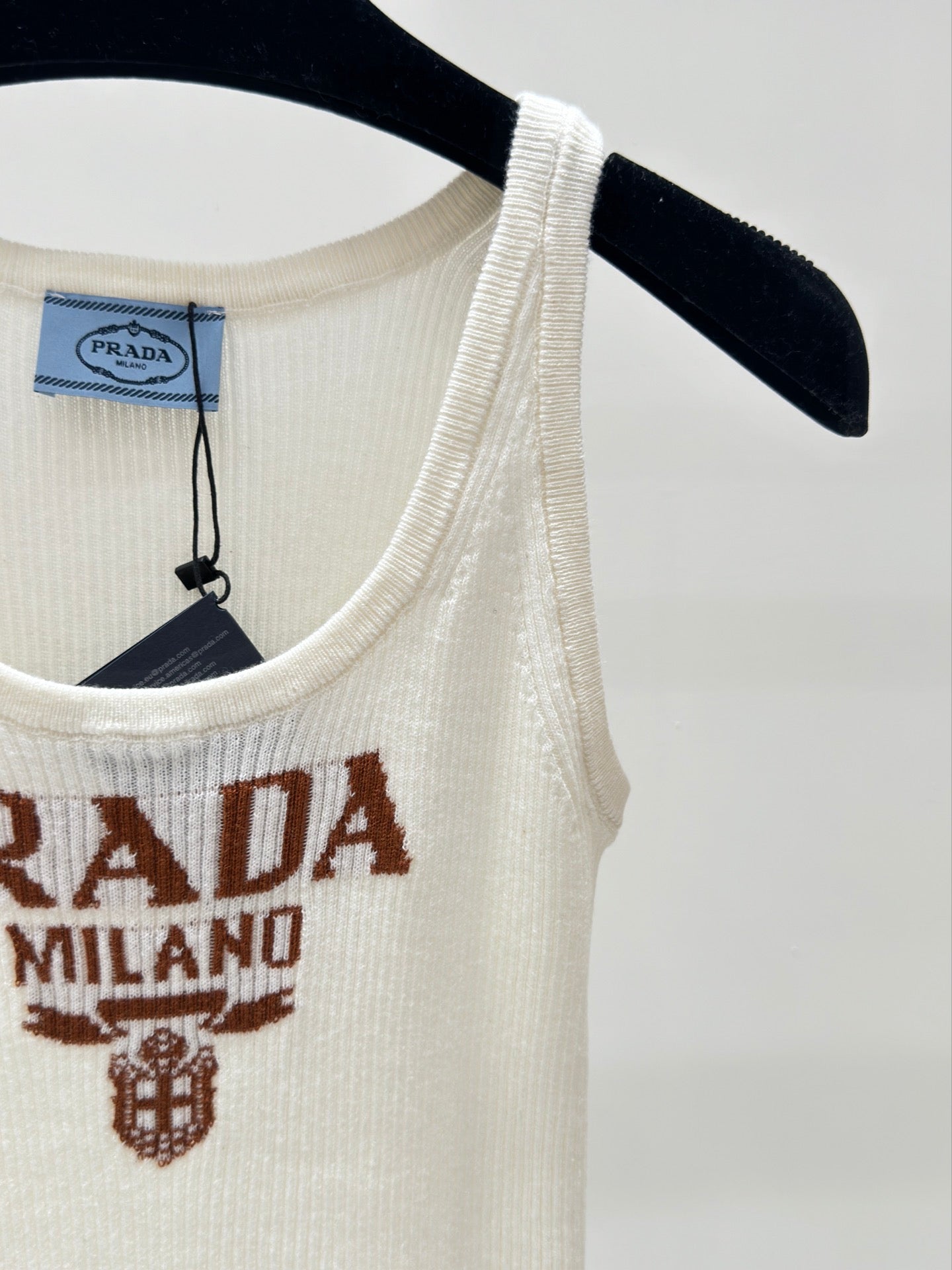 25Kanhua logo temperament small round neck contrasting color design suspender