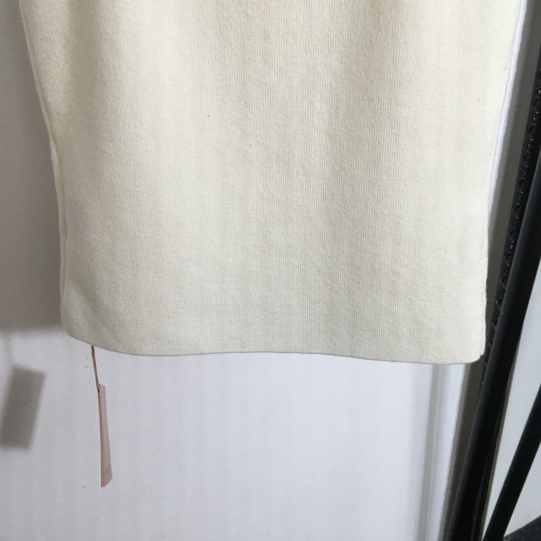 25Logo sticker slim knit vest