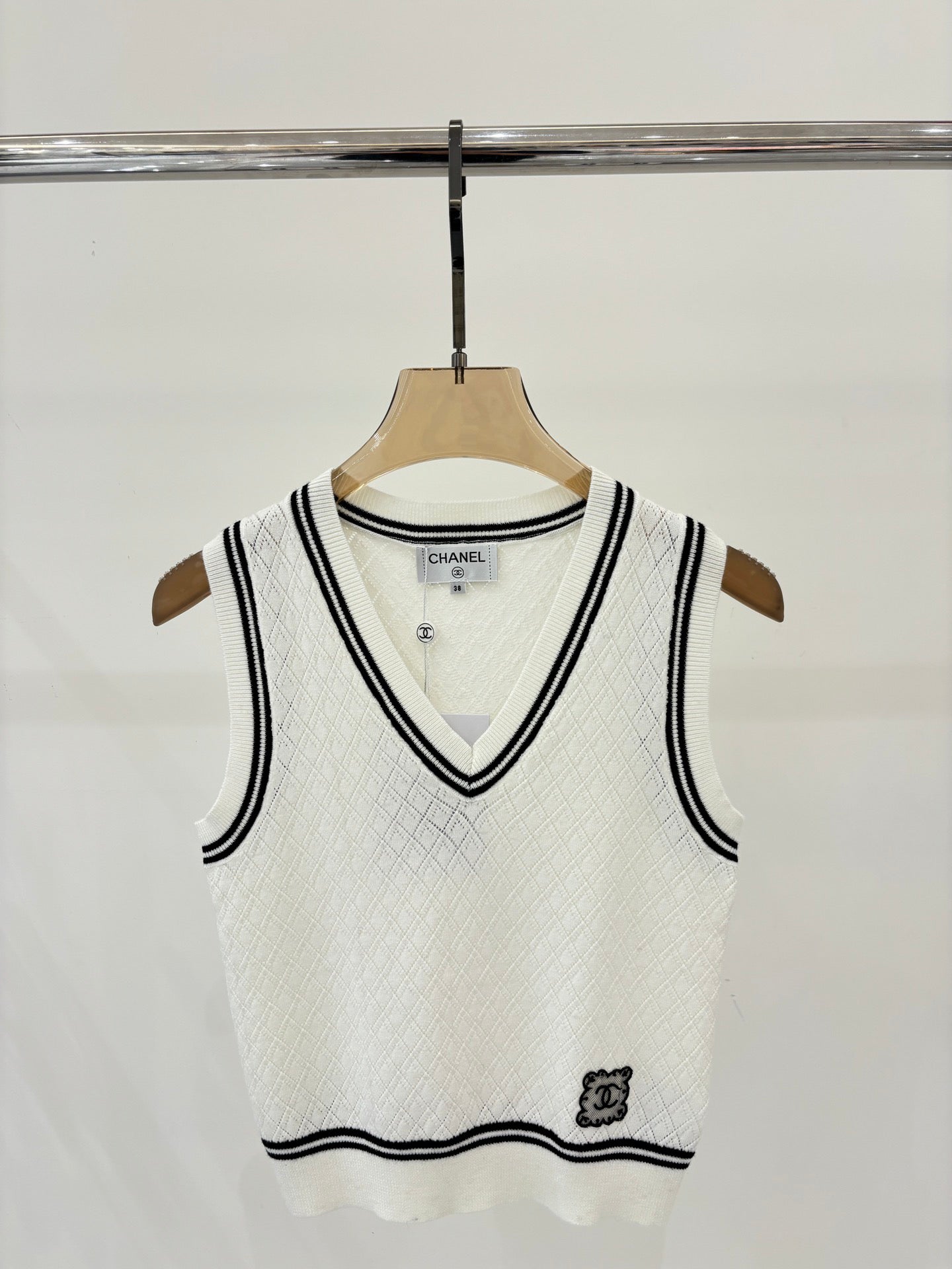 25 White Knit Vest