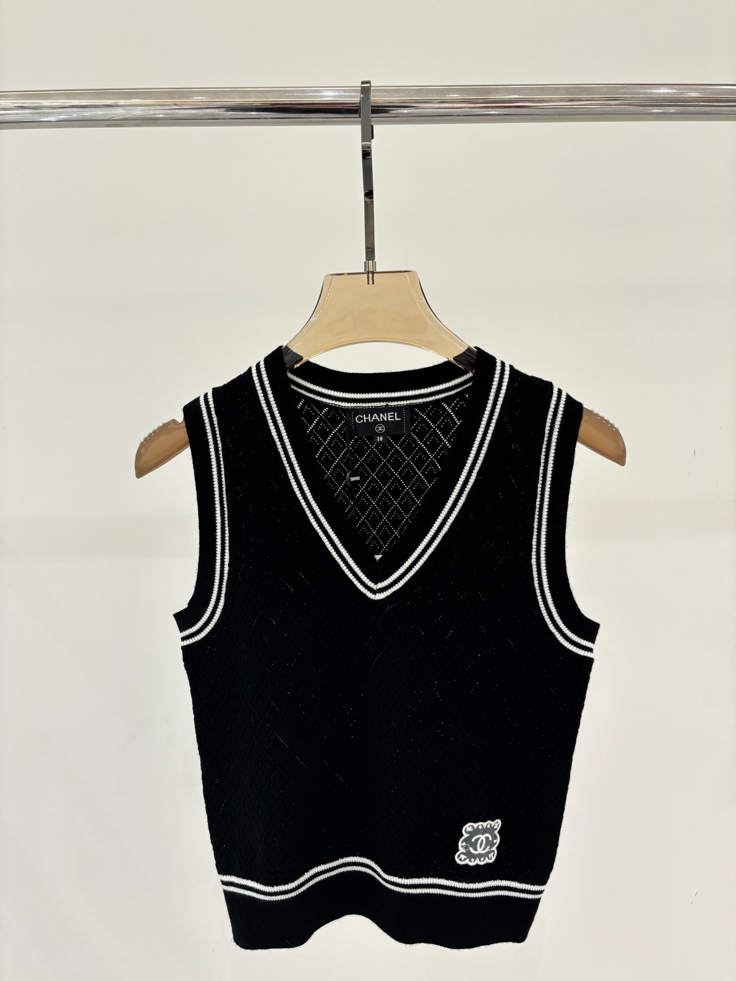 25 White Knit Vest