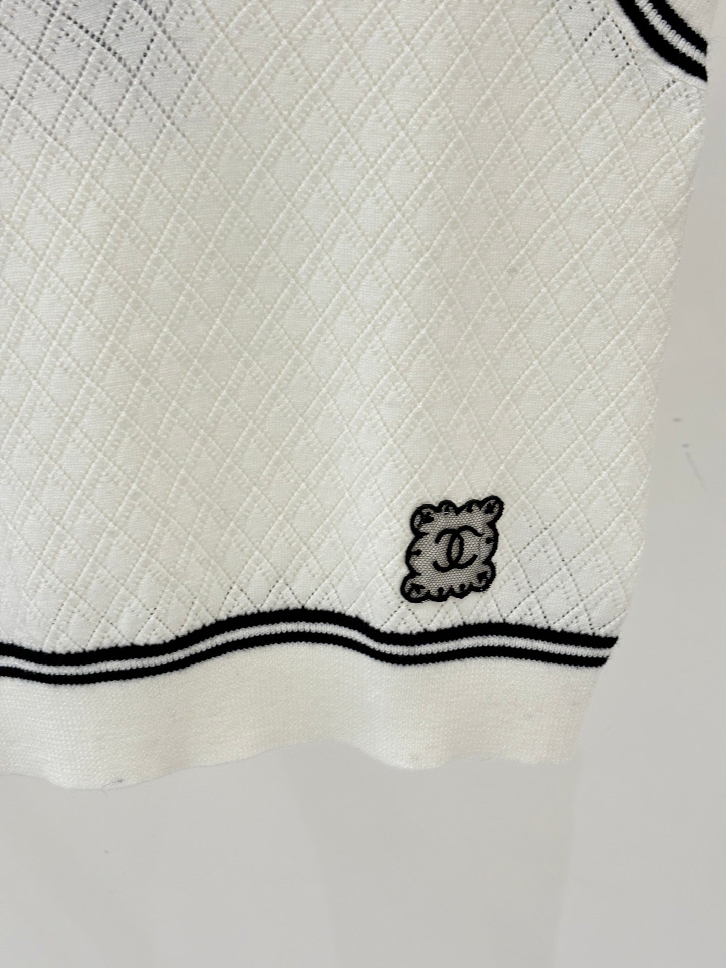 25 White Knit Vest
