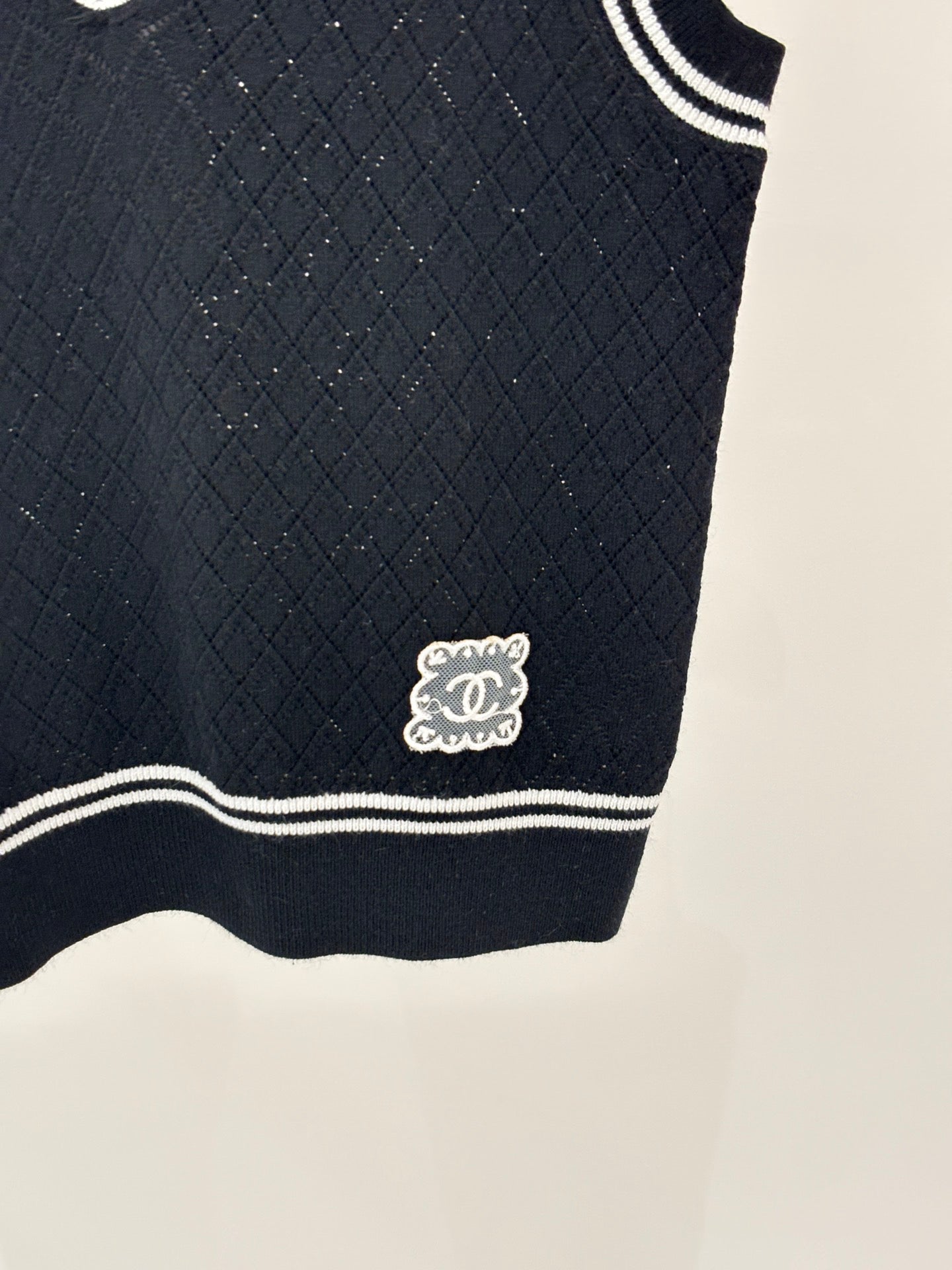 25 White Knit Vest
