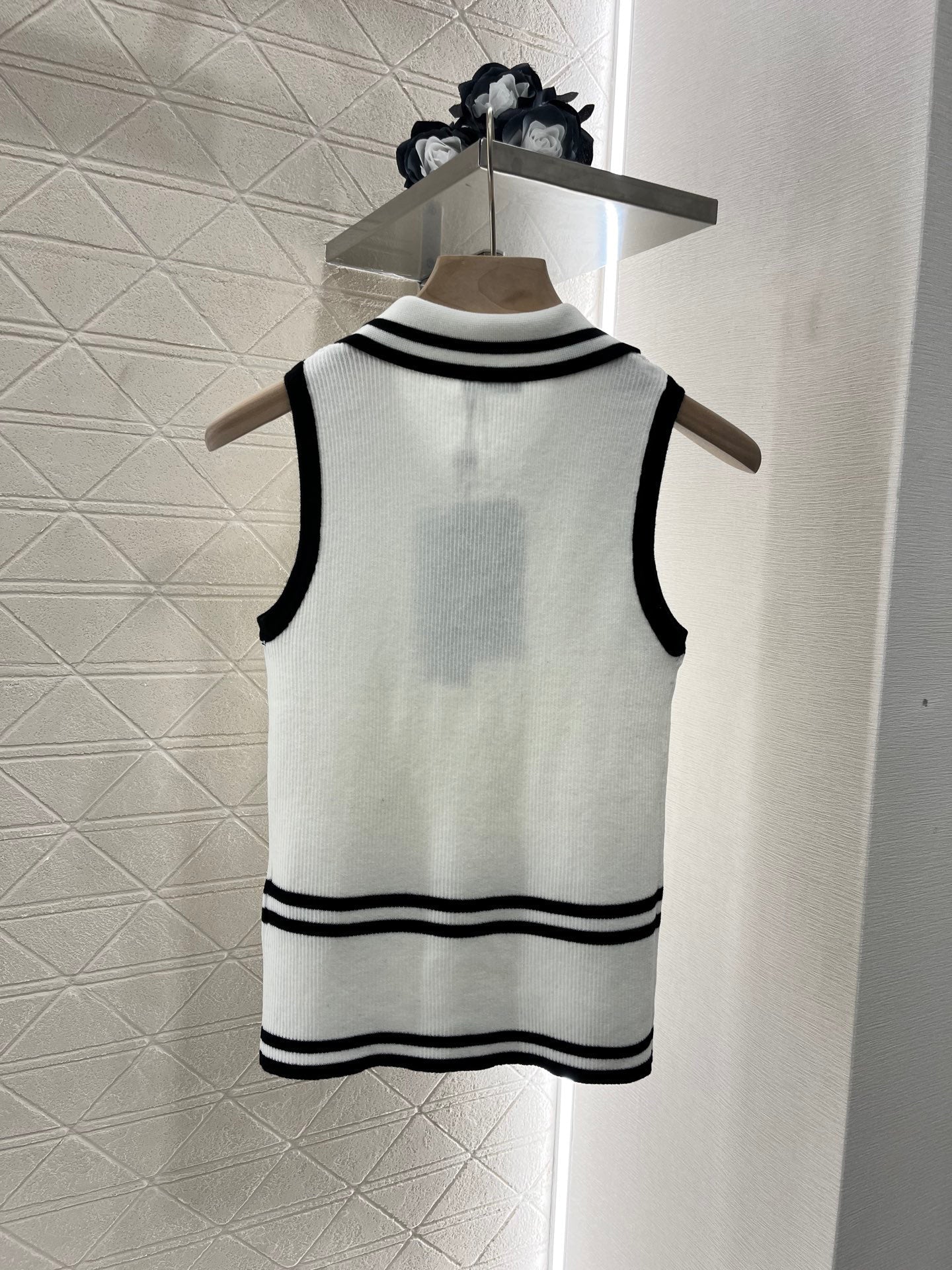 2025 New Contrast Color Knitted Vest