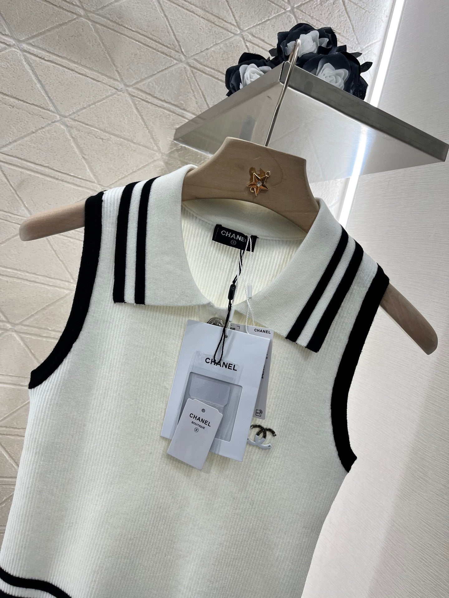 2025 New Contrast Color Knitted Vest
