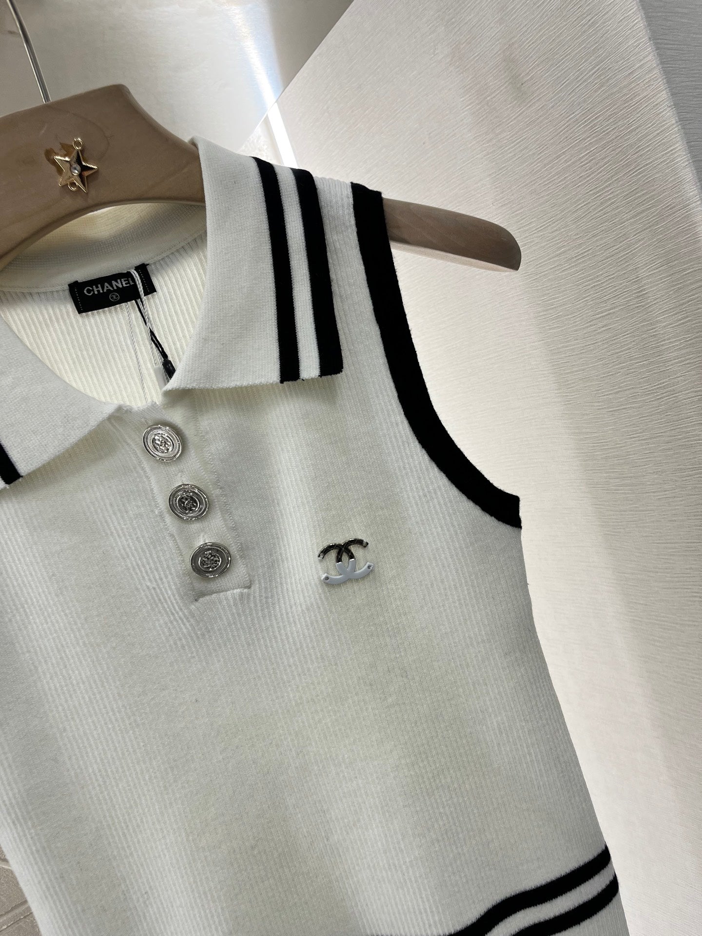 2025 New Contrast Color Knitted Vest