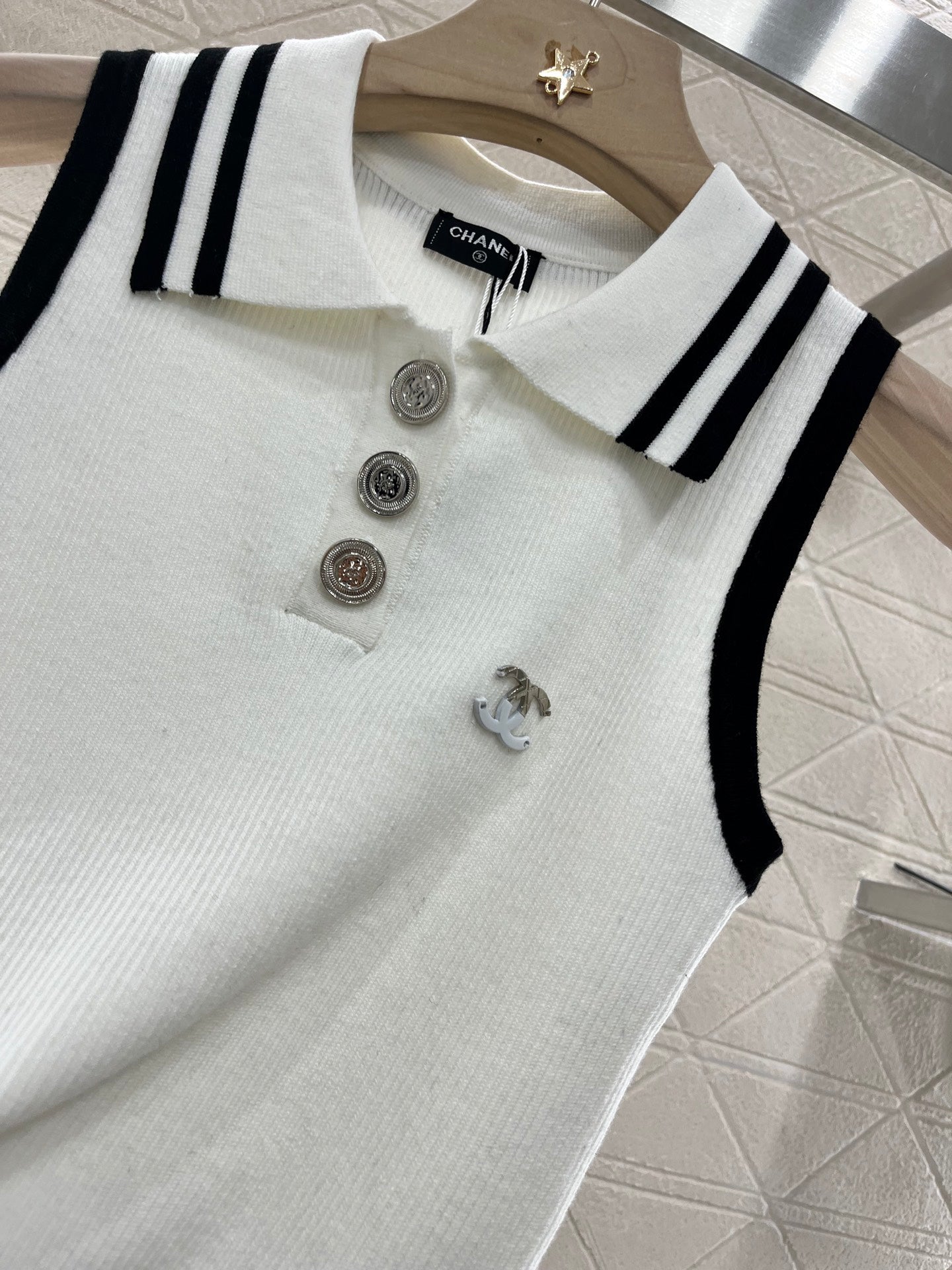 2025 New Contrast Color Knitted Vest