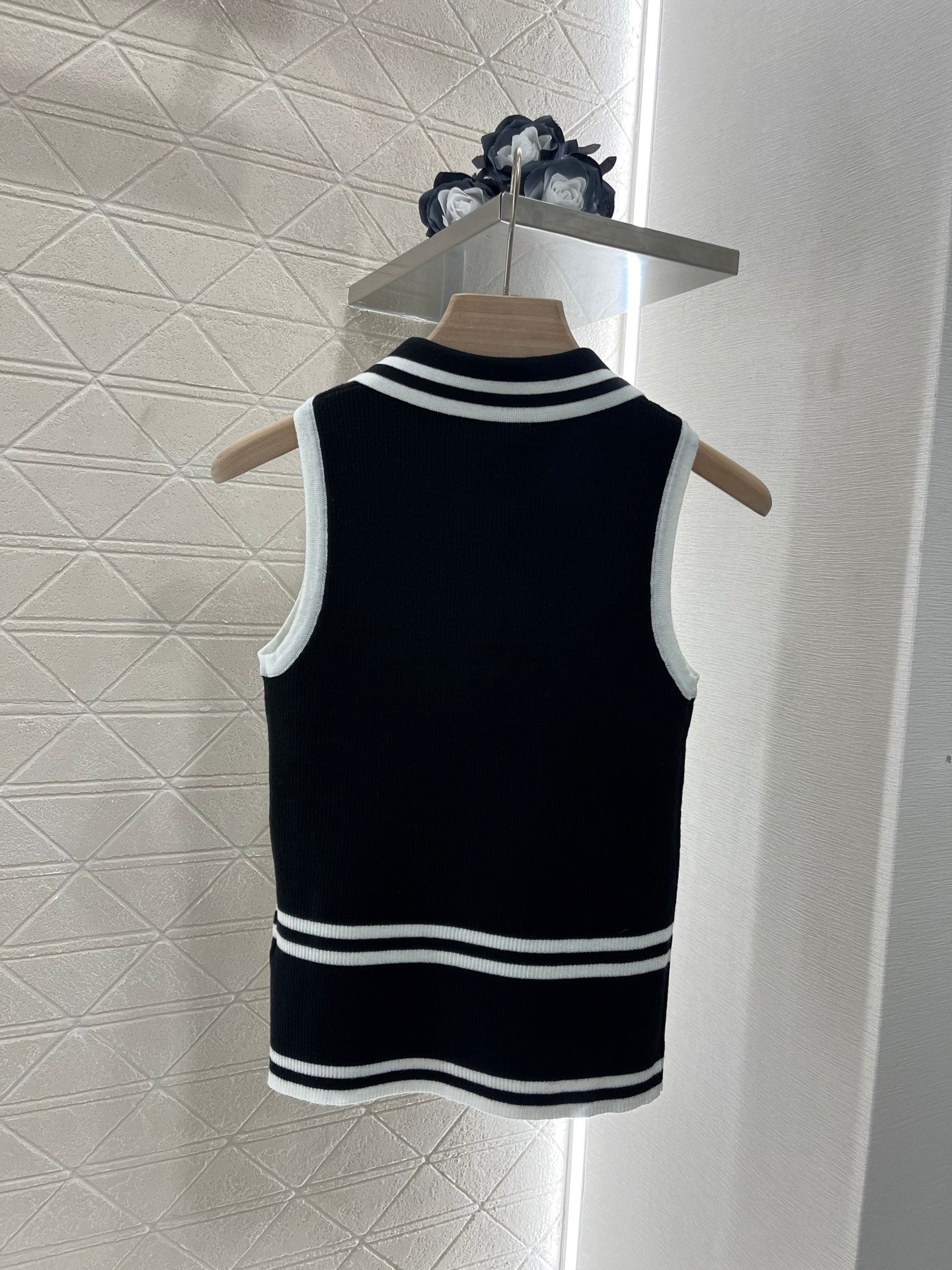 2025 New Contrast Color Knitted Vest
