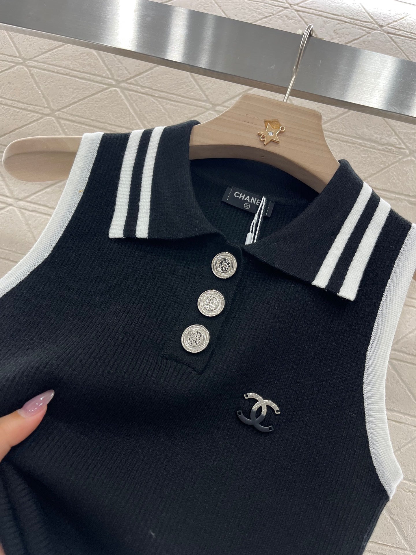 2025 New Contrast Color Knitted Vest