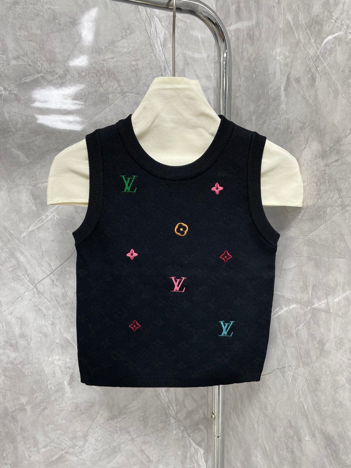 2025 New Letter Logo Embroidery Concave and Relief Textured Vest