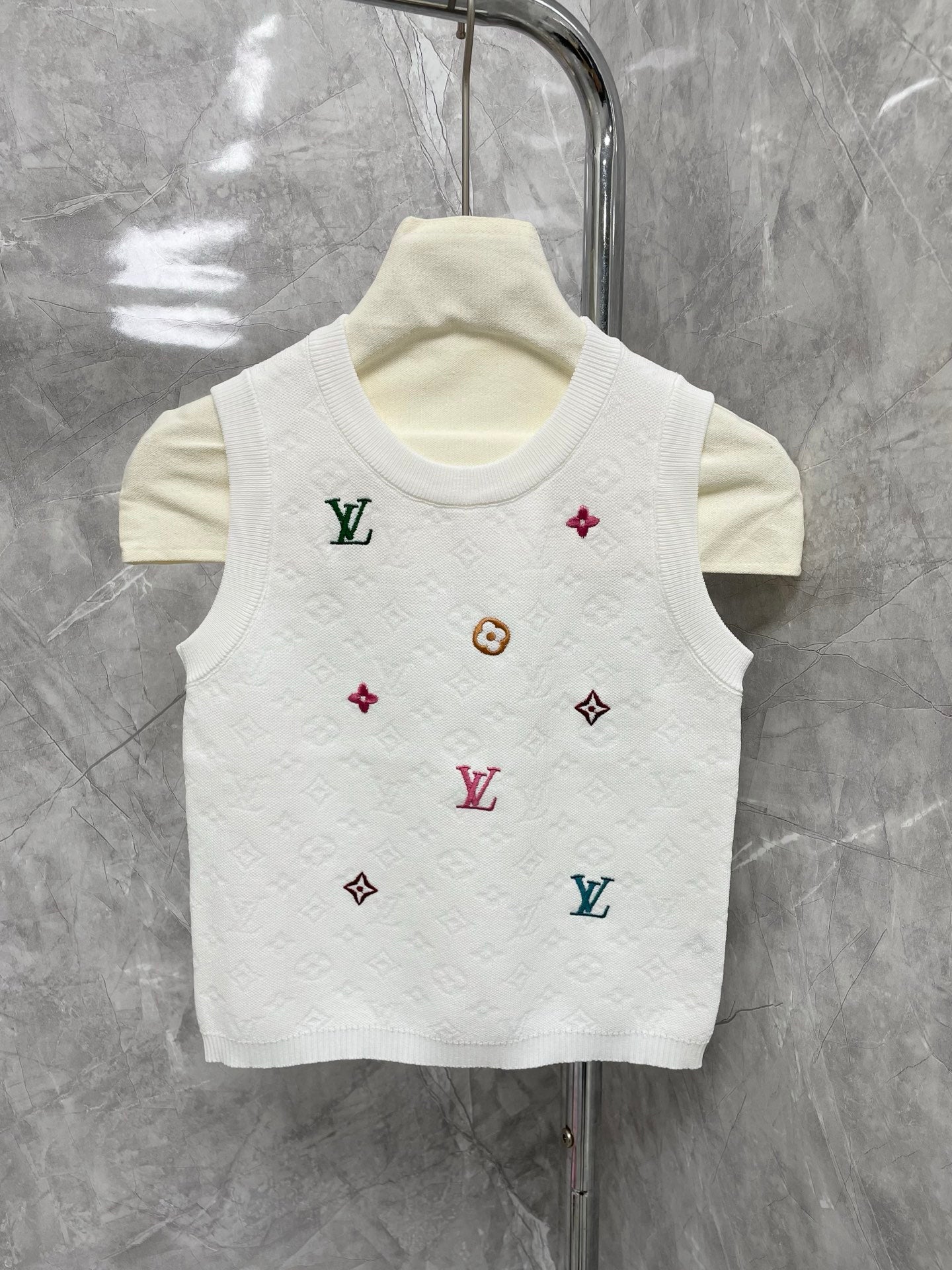 2025 New Letter Logo Embroidery Concave and Relief Textured Vest