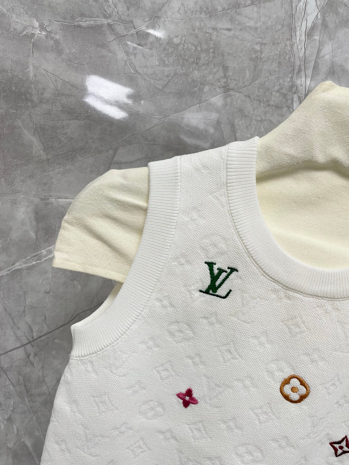 2025 New Letter Logo Embroidery Concave and Relief Textured Vest