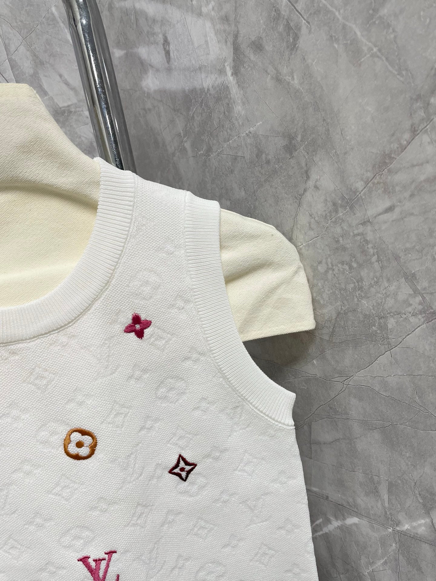2025 New Letter Logo Embroidery Concave and Relief Textured Vest