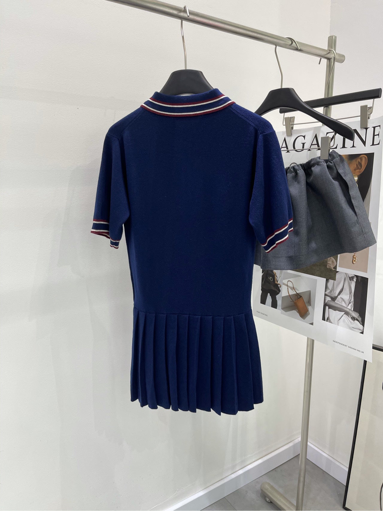 25 new New autumn and winter logo dress