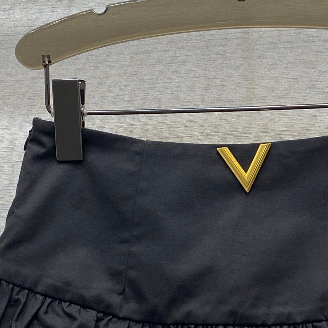 25ss Temperament high waist metal buckle embellishment layered design short skirt