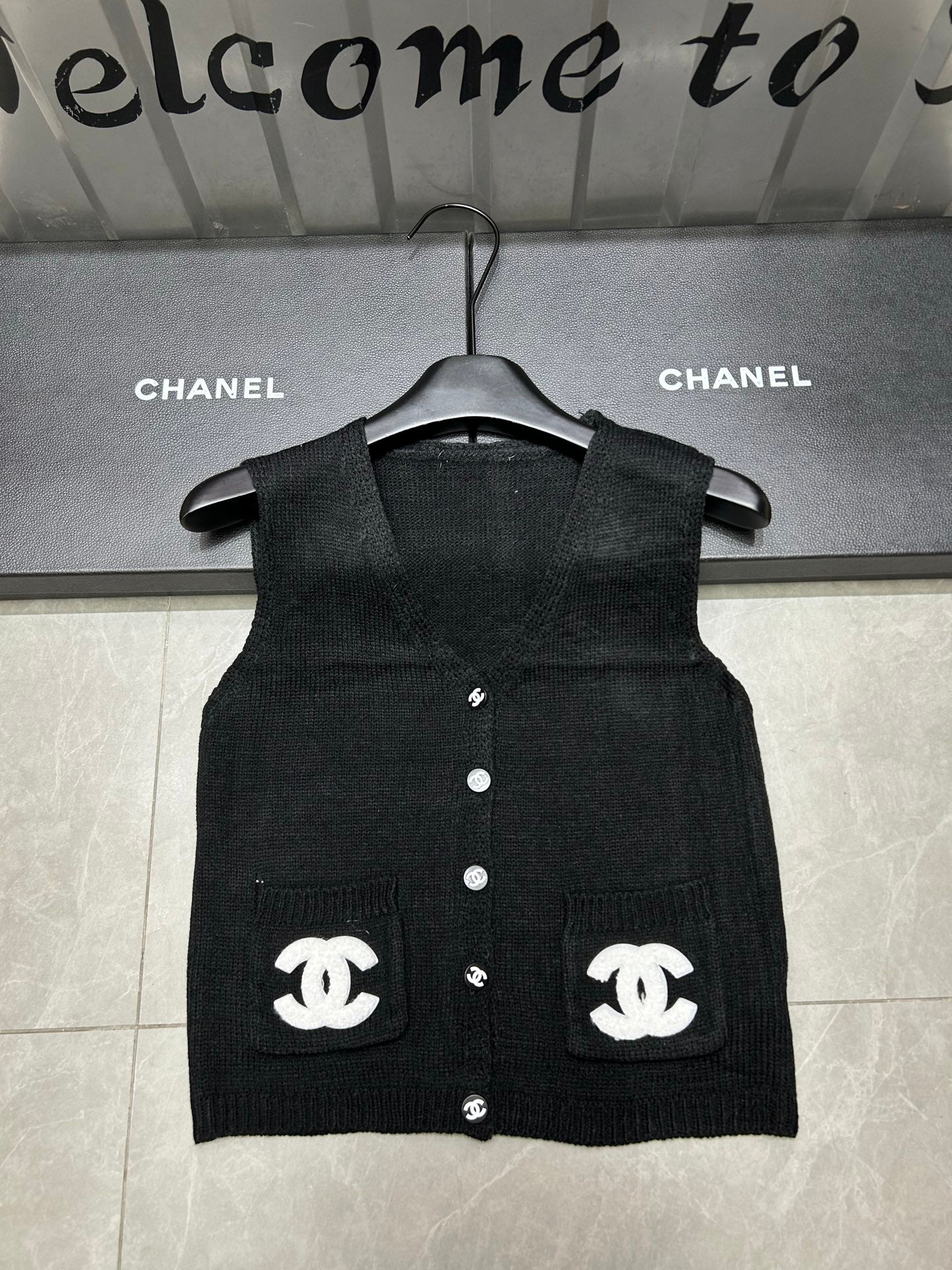 25 new Classic double pocket embroidered logo vest