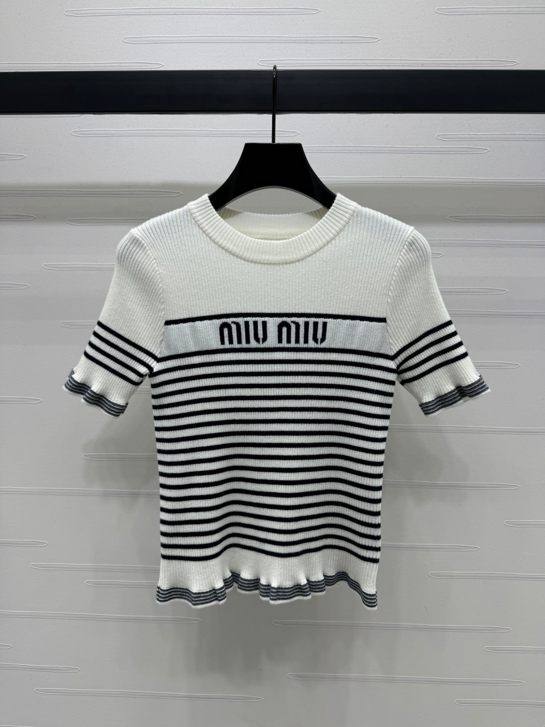 25 Striped crew neck knit short sleeves