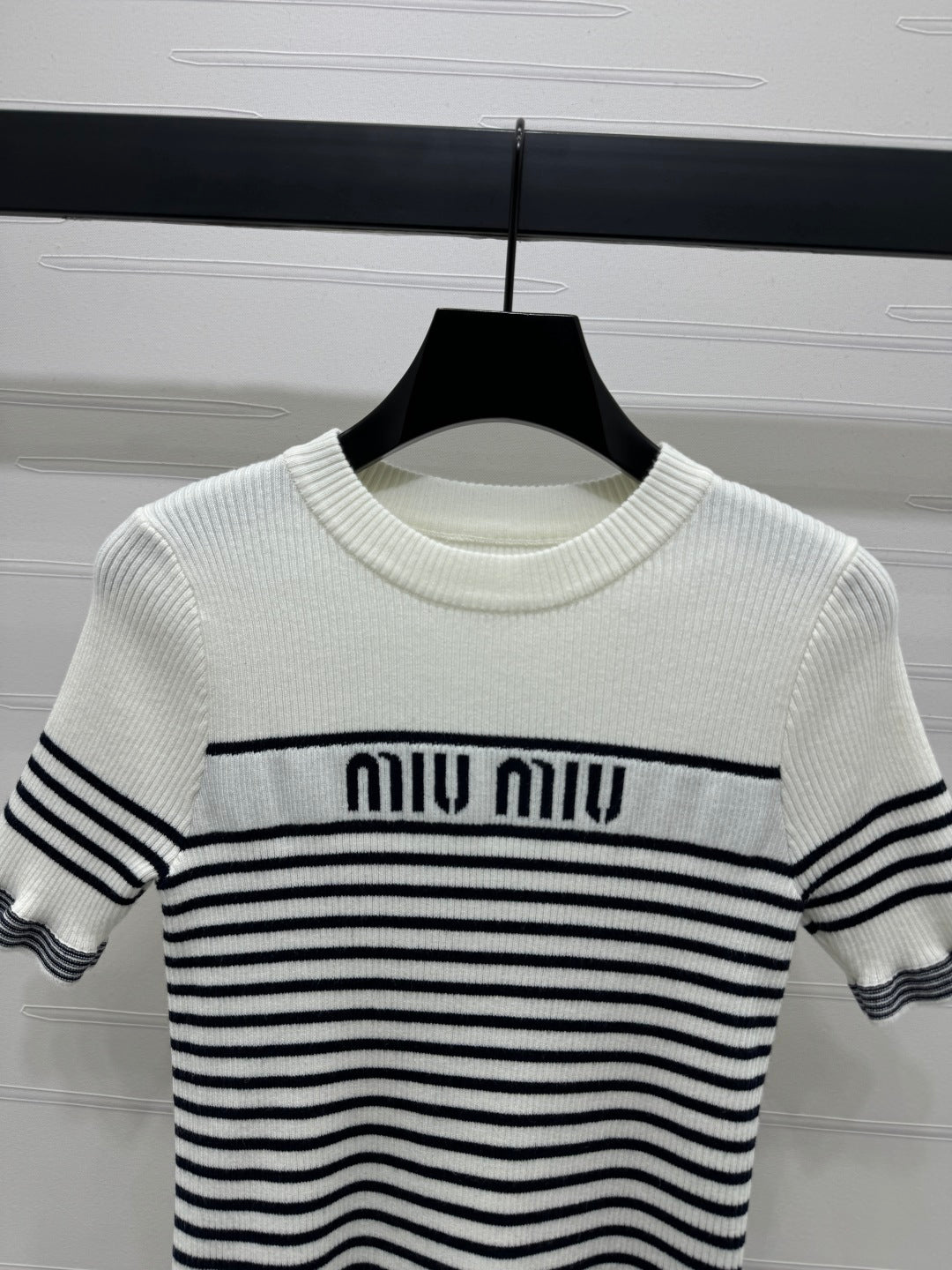25 Striped crew neck knit short sleeves