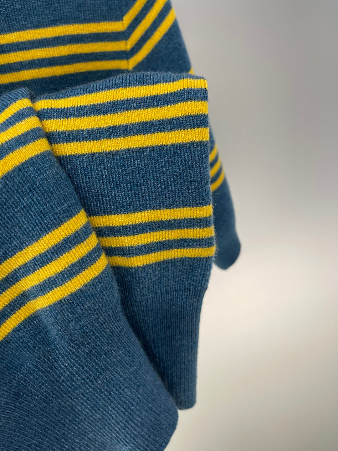 25 Color blocking striped knitted lapel short sleeved t-shirt