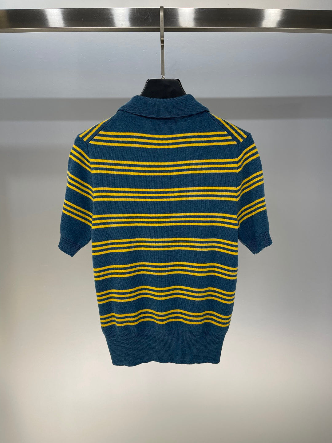 25 Color blocking striped knitted lapel short sleeved t-shirt
