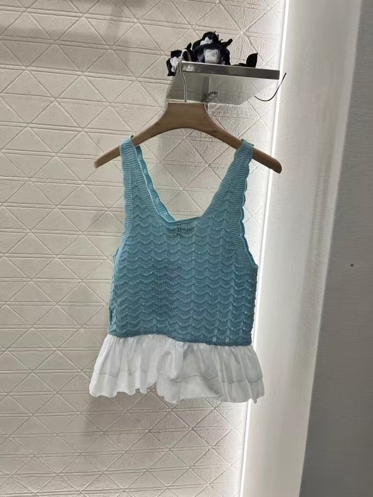25 Lace-trimmed knitted vest