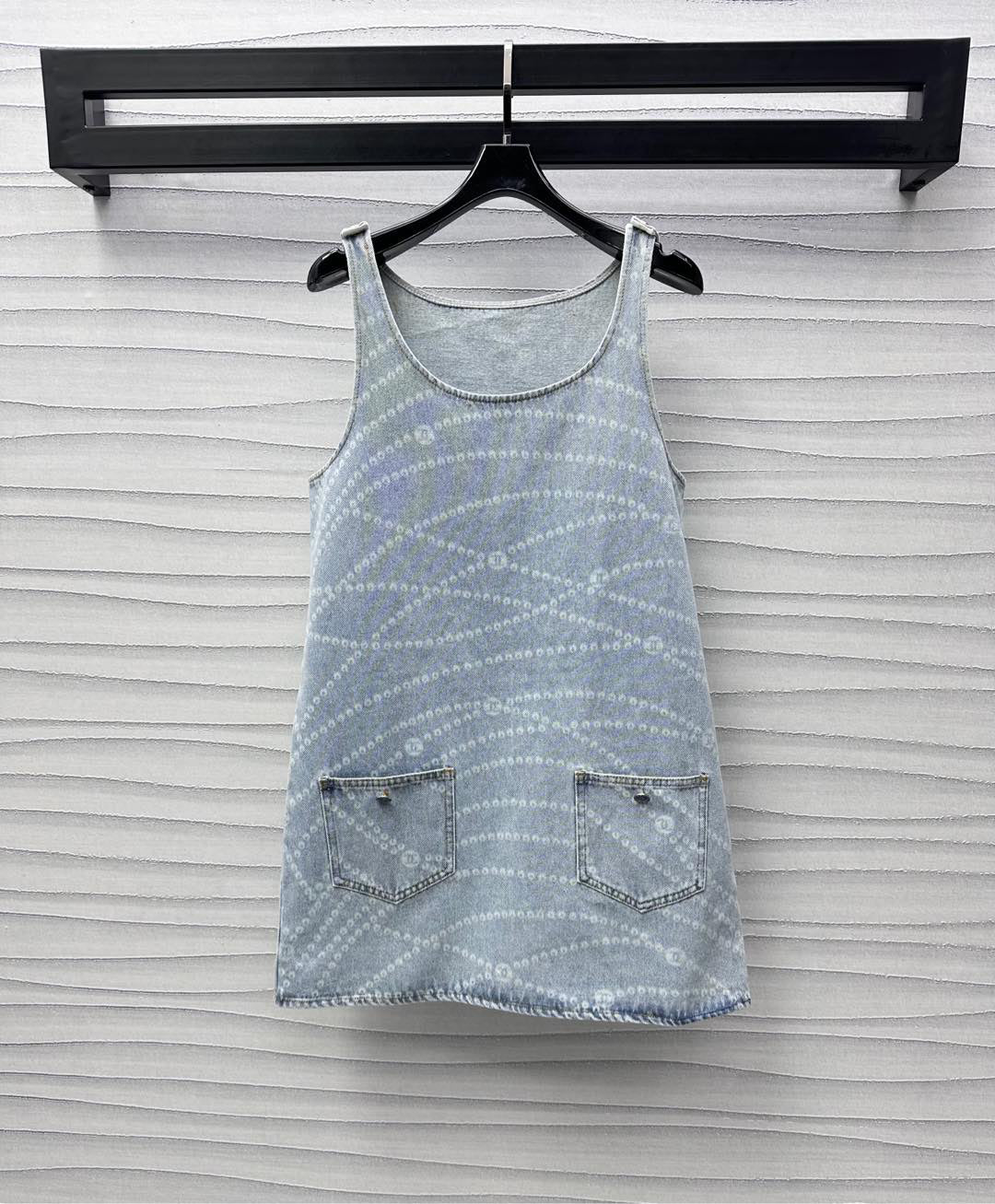25 Laser chain denim dress