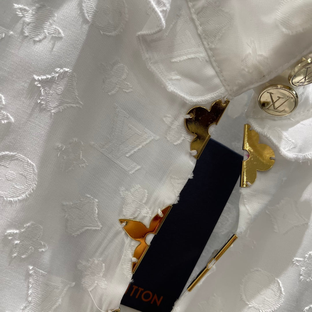 25 White jacquard logo shirt with gold buttons